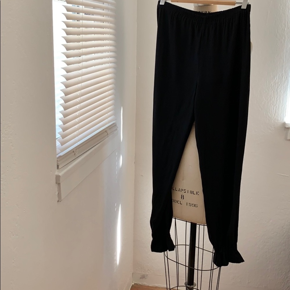 Vintage black pant with elastic ruffle ankle